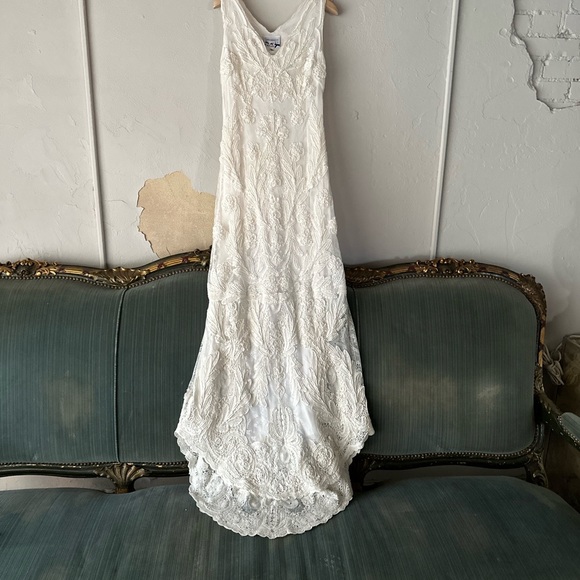 BHLDN Wedding Dress - Picture 3 of 10